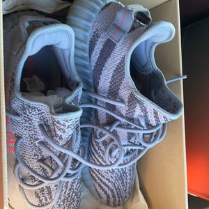 Yeezys boost 350 v2 Gray
